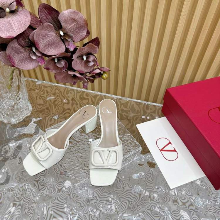 Picture of Valentino Shoes _SKUValentinosz35-40J090120304
